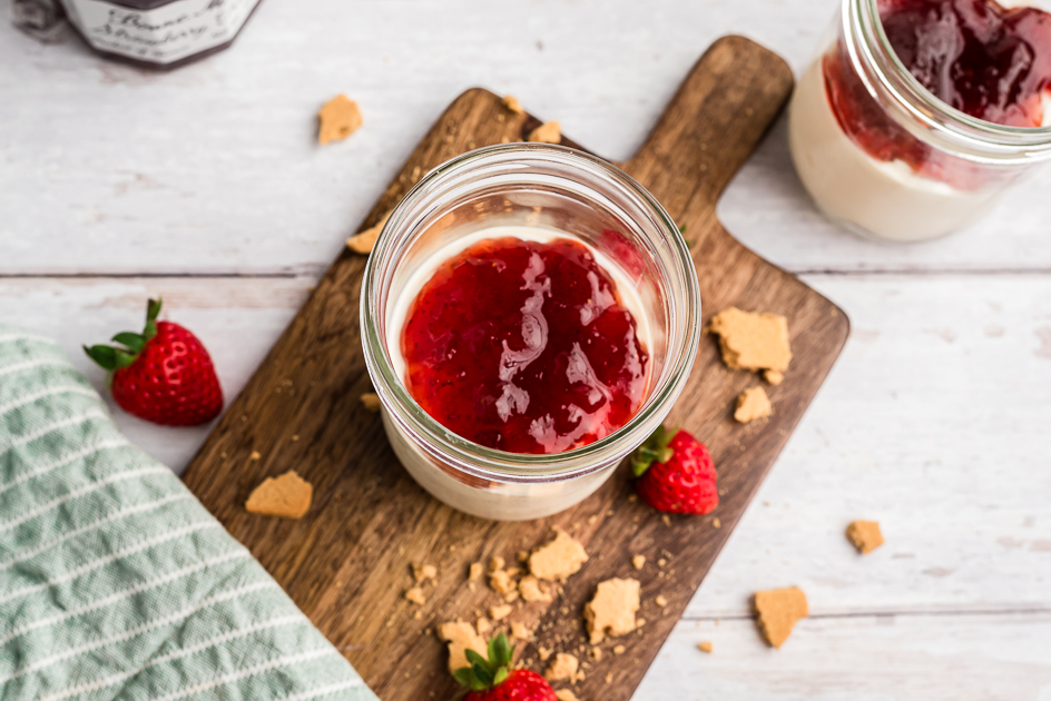 No-Bake High-Protein Strawberry Cheesecake Jars: Quick & Healthy Treat